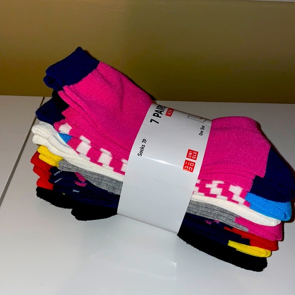 Uniqlo Accessories - NWT UNIQLO 7 pairs of crew socks multi color pack